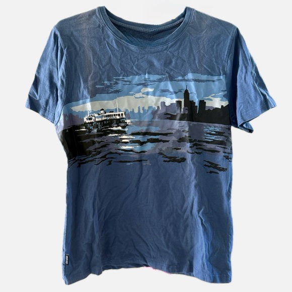 Other - HP 💙 FREE w/ Bundle - Hong Kong Skyline Unisex Short Sleeve Tee